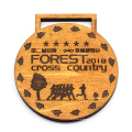 Médaille en bois de souvenir de prix de course de marathon de sports gravés sur bois fait sur commande avec le ruban